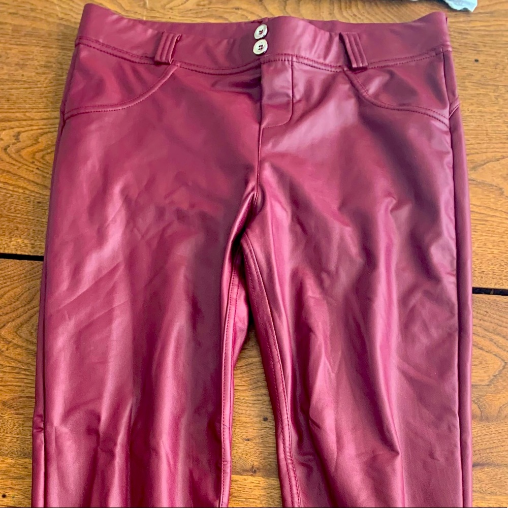 Pleather stretchy leggings With the cute butt lift
